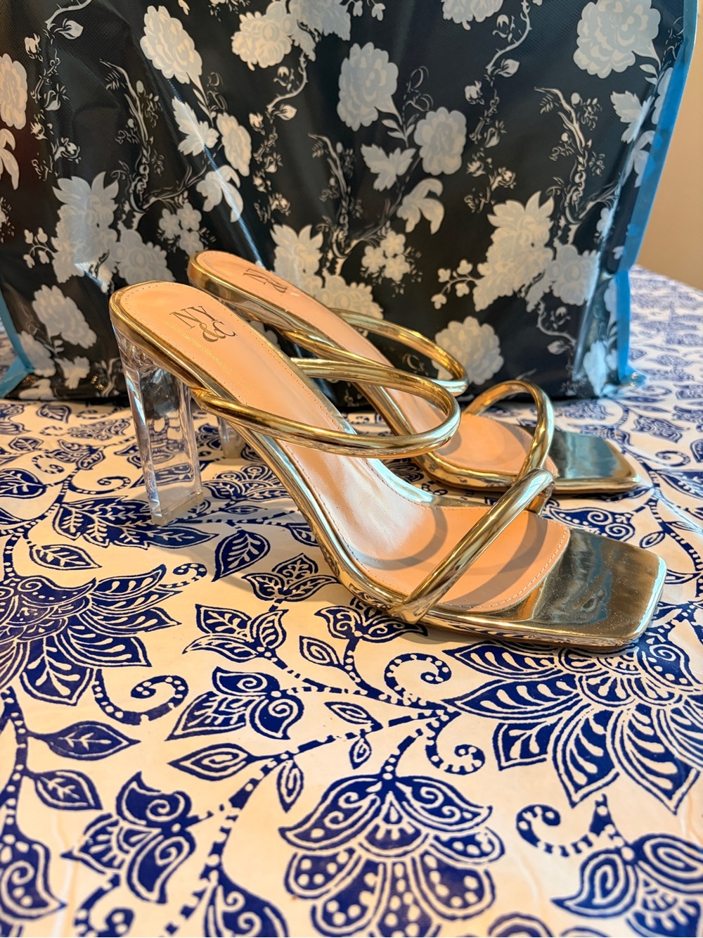 NWOT NY@C Metallic Gold Strappy Clear Heel Sandals - Women’s 10
